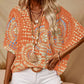 Top holgado de mujer con cuello en V y estampado, con mangas murciélago, ideal para vacaciones.
